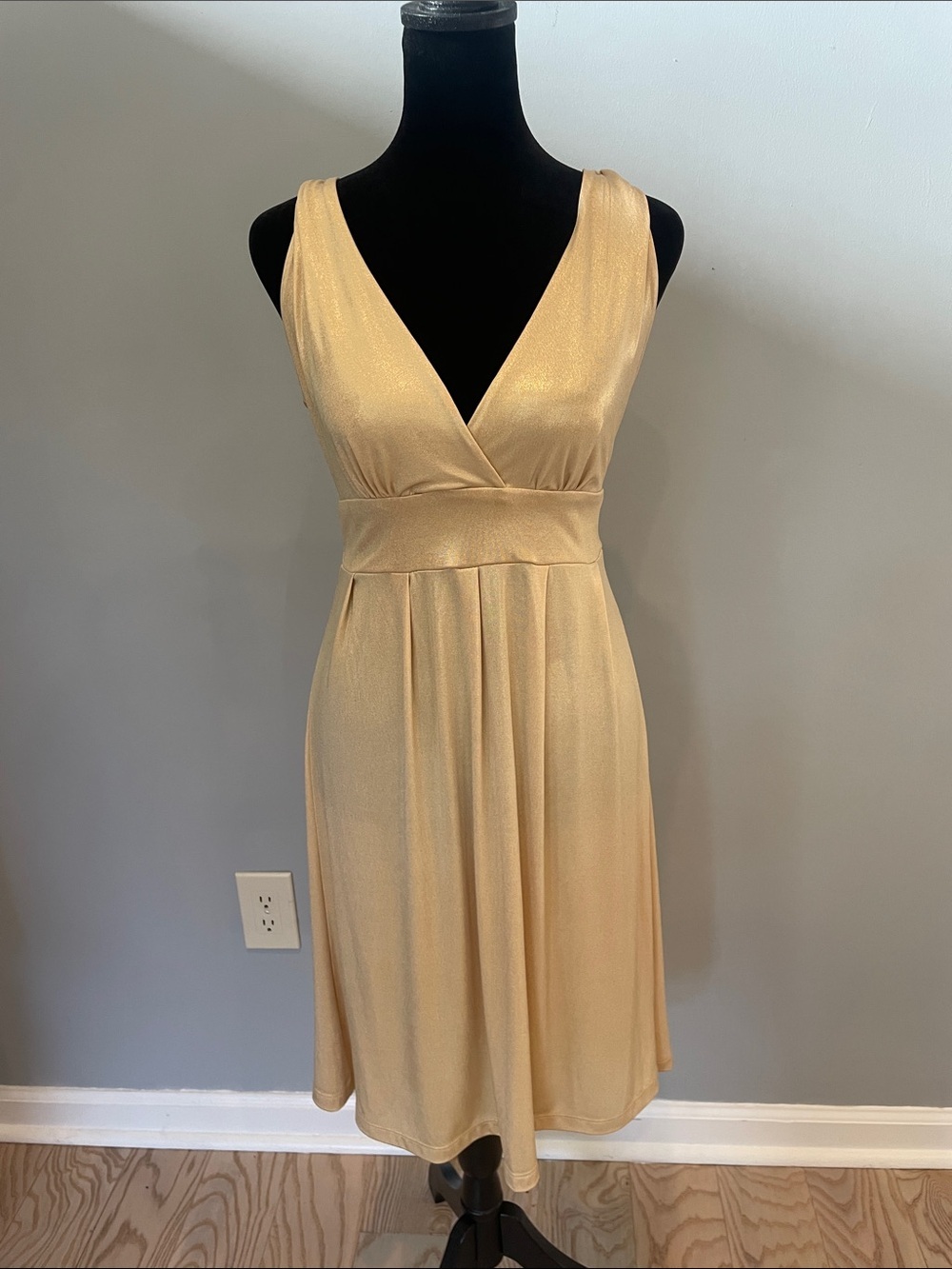 Sleeveless V-Neck Gold shimmer sexy Dress